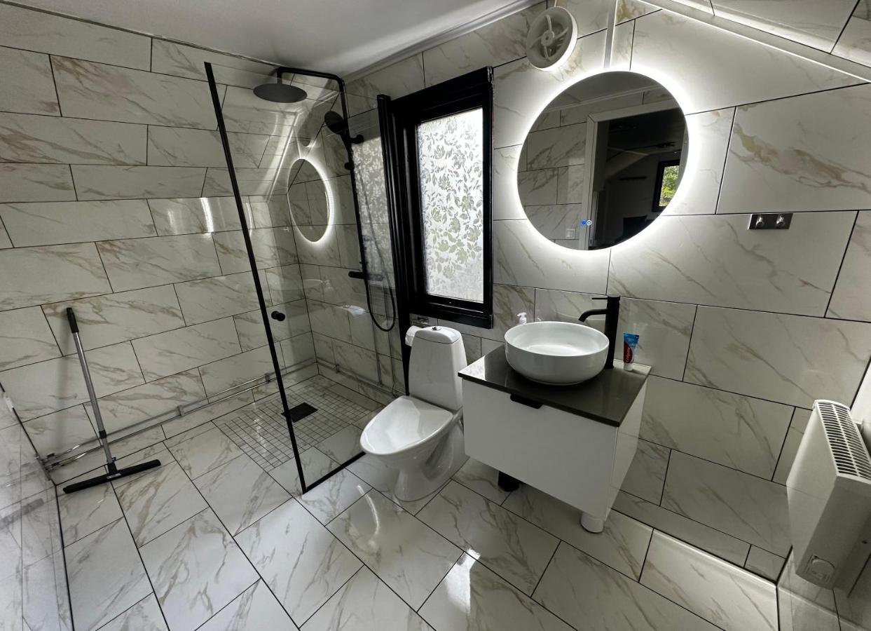 Luxurious Apartment Near Citycenter Borås Extérieur photo